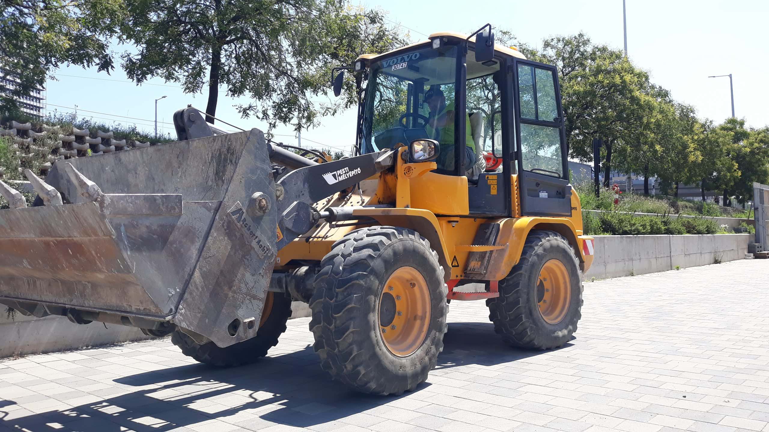 Homlokrakodó gép kölcsönzés Budapest
