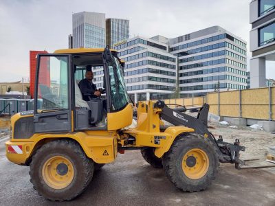 Homlokrakodó gép bérlés 1 napra